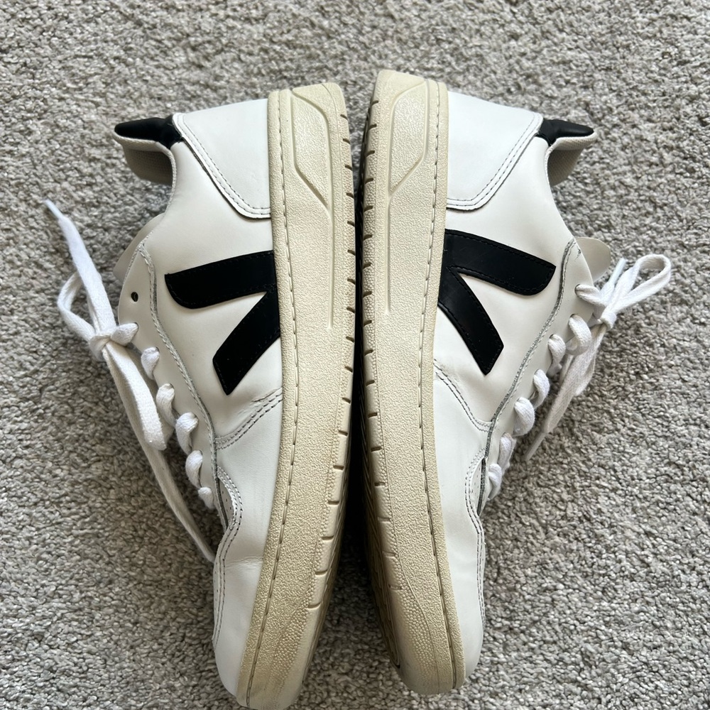 Veja V10 Womens 8 White Black Low Top Leather Sneakers Casual Streetwear Shoes - Picture 3 of 8